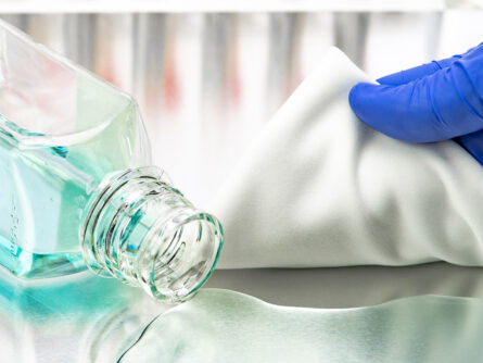 MicroSeal VP 9x9 Cleanroom Wipe Application